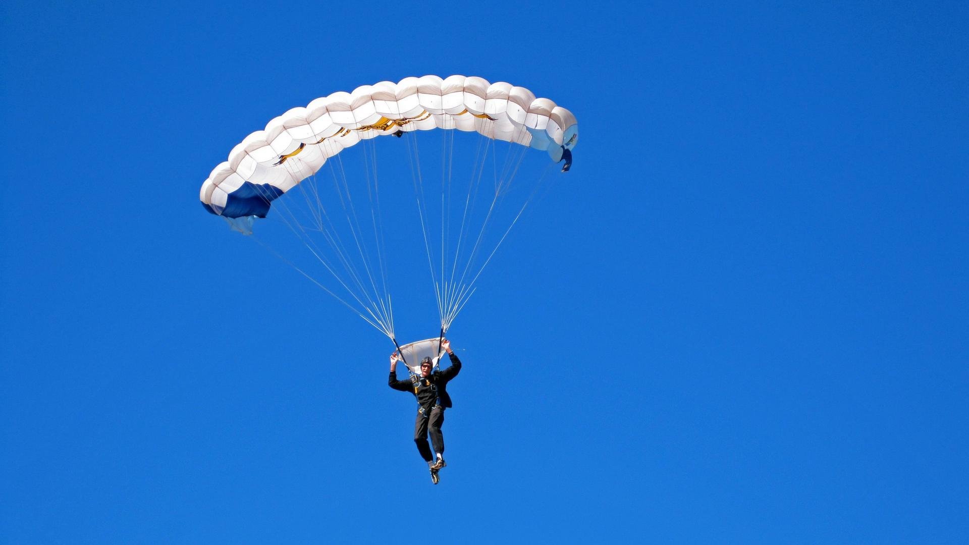 _热爱无悔：运动员面对伤痛的坚持与拼搏_，热爱运动员认亲是哪一集