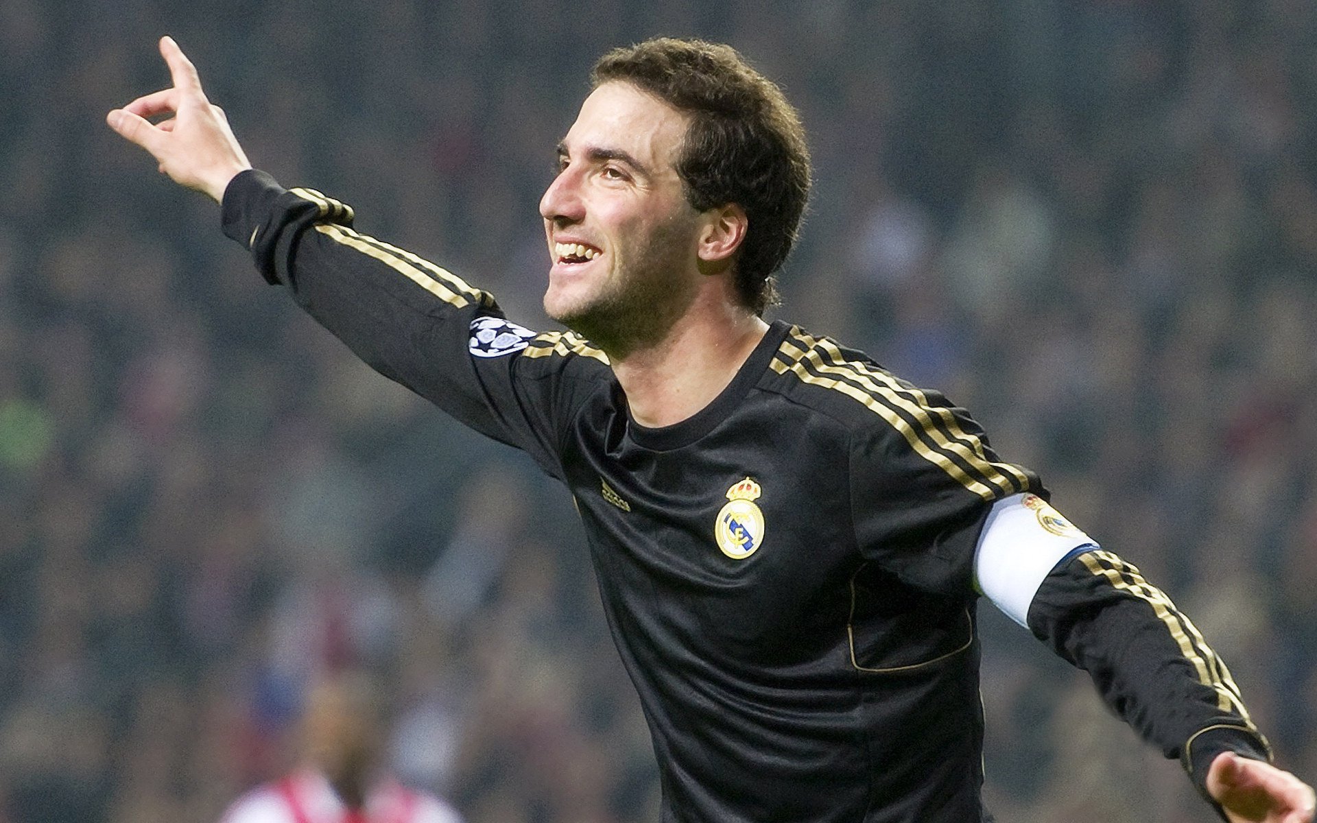 爱游戏体育入口-“法甲赛场硝烟弥漫，豪门鏖战正酣”，法甲参赛球队